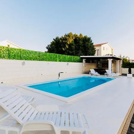 Aurora Apartament