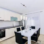 Daire Aurora Kastela
