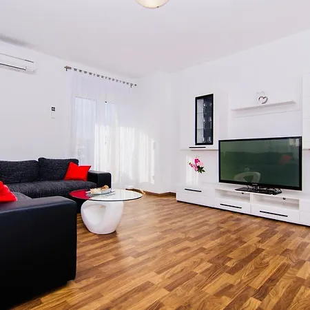 Aurora Apartment *